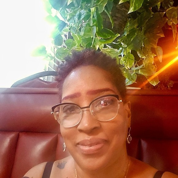 Meet your Posher, Doreen - Picture 1 of 1